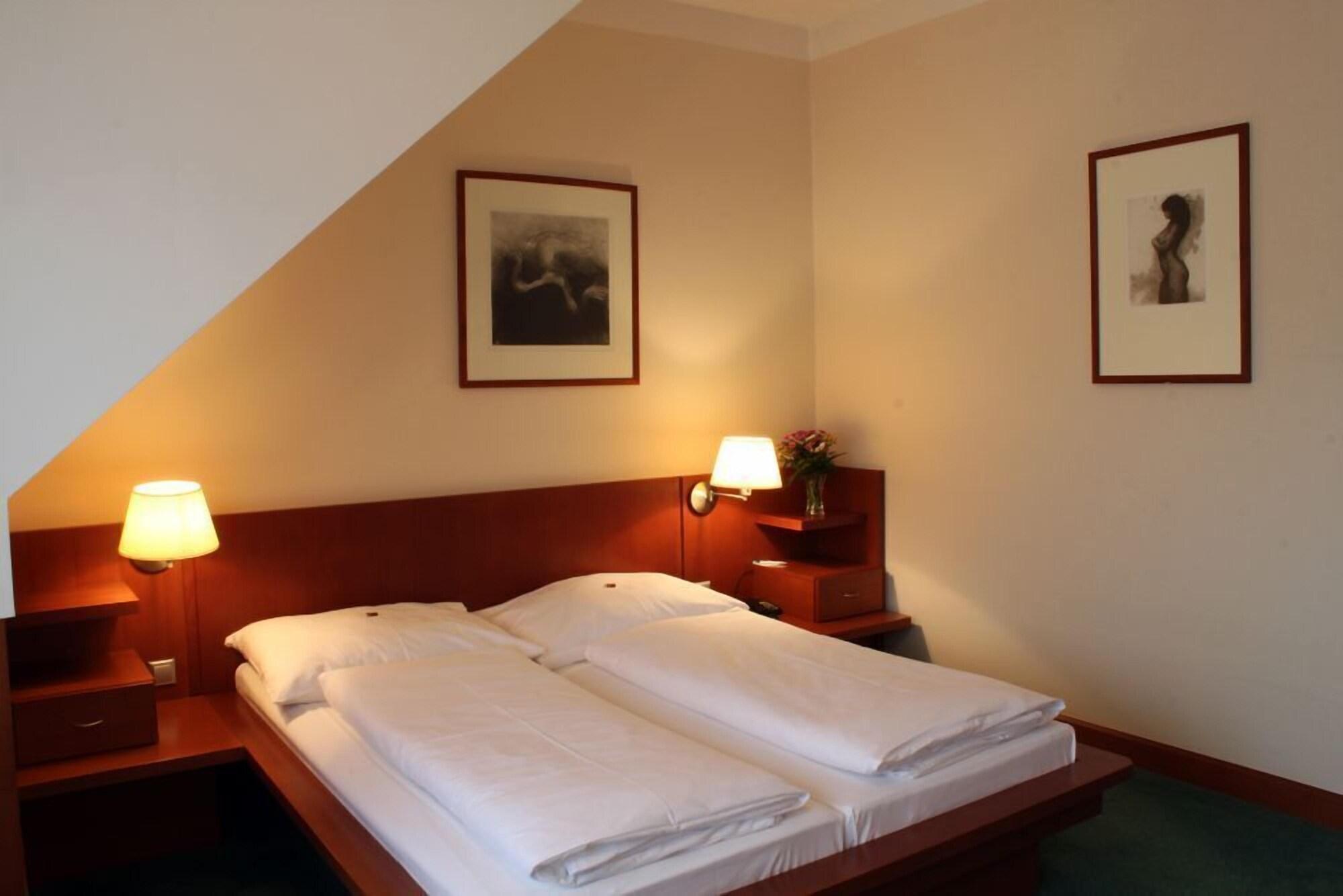 Hotel Popelka Prague Exterior photo