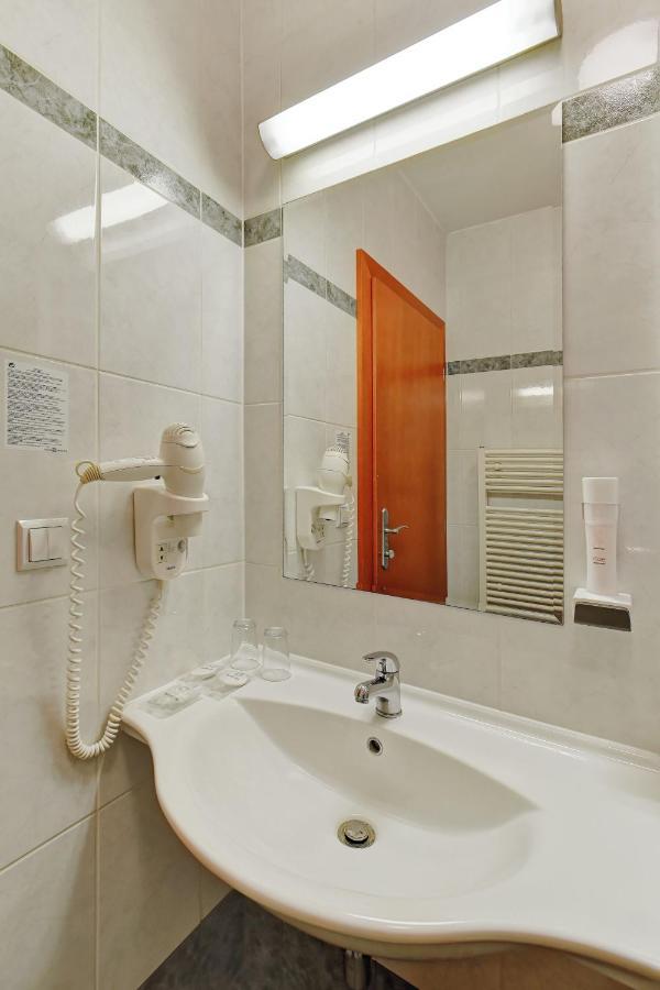 Hotel Popelka Prague Exterior photo